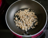 Foto del paso 2 de la receta: Pollo en pepitoria
