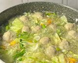 Foto langkah ke 4 dari resep Sayur Sop Bakso Ayam.