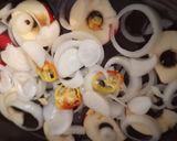 Sült fűszeres 🍅🧄🥗🫑🧄🧅 csirkecomb recept fázis 7 fotója