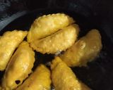 A picture of step 7 of Sooji Dry fruits Gujhiya Mawa Gughra Rava Karanji.