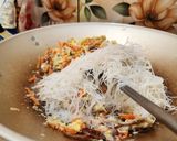 Foto langkah ke 5 dari resep Bihun goreng.