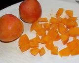 Foto del paso 2 de la receta: Ananá con ensalada de frutas tibia y helado