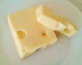 Foto del paso 2 de la receta Tapa con tacos de emmental y surimi de cangrejo