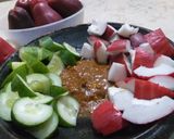 Foto langkah ke 5 dari resep Sambal rujak buah kacang mete.