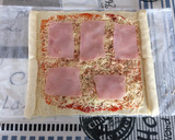 Foto del paso 4 de la receta: Pizza 4 estaciones con bordes rellenos de queso