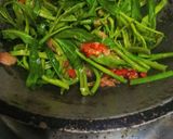 Foto langkah ke 3 dari resep Tumis Kangkung ala Resto.
