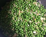 Foto del paso 3 de la receta Tintorera con guisantes en amarillo
