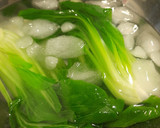 Foto del paso 2 de la receta: Pak choi salteado al ajo y cayena