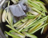 Foto langkah ke 2 dari resep Lemongrass Iced Green Tea.