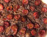 Une image de l'étape 4 de Tarte à l’oignon et tomate caramélisés.