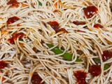 शेजवान नूडल्स(Schezwan noodles recipe in hindi)