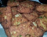A picture of step 5 of Besan allu snacks.