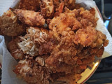 Camarones empanizados de coco con salsa de mango
