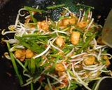 Foto langkah ke 4 dari resep Tumis tauge,kucai Dan tahu.