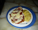 Foto del paso 4 de la receta: Milanesa napolitana con papas al horno