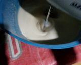 Foto langkah ke 2 dari resep Bolu kukus semangka.