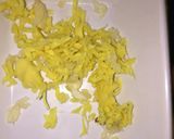 A picture of step 8 of Zoodles salad.