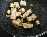 Foto del paso 5 de la receta: Ensalada de espinacas, coles y tofu con vinagreta de hierbabuena