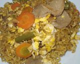 Foto langkah ke 4 dari resep Indomie goreng toping bakso, wortel, buncis.