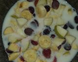 A picture of step 3 of Yogurt fruits salad.