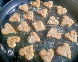 आटा बटर बिस्कुट (aata butter biscuit recipe in Hindi) रेसिपी चरण 5 फोटो