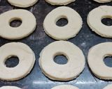 A picture of step 6 of Donuts.