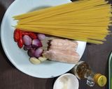 Foto langkah ke 1 dari resep Spaghetti Aglio Olio with Tuna Asap.
