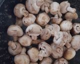 A picture of step 1 of My Garlic Mushrooms and Sundried tomatoes. 😁.