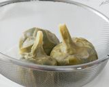 Foto del paso 1 de la receta: Alcachofas con jamón y gambas
