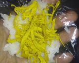 Foto langkah ke 3 dari resep Sticky rice with chicken coriander inside a.k LEMPER.