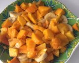 A picture of step 1 of Creamy fruits chat.