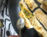 Foto del paso 3 de la receta: Supremas de merluza en salsa de limón con guarnición de champiñones salteados