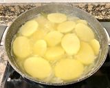 Foto del paso 5 de la receta: Merluza a la gallega