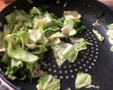 A picture of step 1 of Vegetable Okinawa soba.