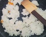 Foto langkah ke 4 dari resep Nasi goreng daun jeruk.