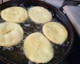 Foto del paso 2 de la receta: Tortas fritas con fécula de mandioca y otras harinas sin gluten