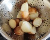 A picture of step 2 of Aloo palak.