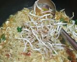 Foto langkah ke 4 dari resep Mie Nyemek Indomie Goreng.