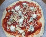 Foto del passaggio 4 della ricetta Pizza con la biga cotta nel fornetto Ferrari
