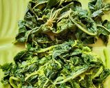 Foto langkah ke 2 dari resep Tumis Daun Singkong Pepaya Teri.
