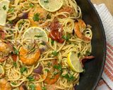 A picture of step 5 of Gamberi noodles = "one pot creamy shrimp tomato pasta" but with noodles 🇮🇹🍜🤓.