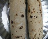 A picture of step 6 of Crunchi chapati stuff roll.
