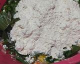 Foto langkah ke 3 dari resep Bakwan Jagung Manis Bayam.