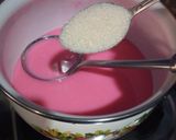 Foto langkah ke 2 dari resep Strawberry Pudding.