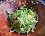 Une image de l'étape 1 de Salade de chou frisé cru, champignons de Paris, courgette, pomme.