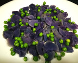 Foto del paso 3 de la receta: Ensalada de patatas azules con huevo y tomate