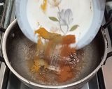 A picture of step 1 of Khatay Aloo With pasta 😉.