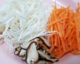 A picture of step 4 of Bibimbap (Korean mixed rice).