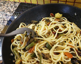 Foto del paso 5 de la receta: Pasta con verduras salteadas