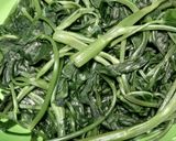 Foto langkah ke 1 dari resep Plecing Kangkung Khas Lombok NTB.